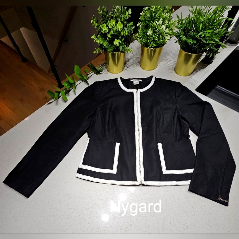 NYGARD Intemporel blazer noir avec découpes blanches bien doublé